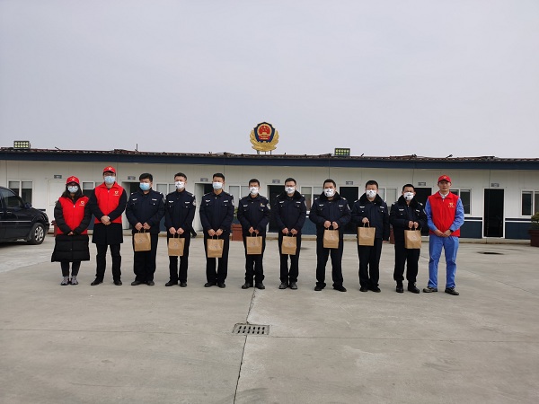 1.腊八慰问.jpg