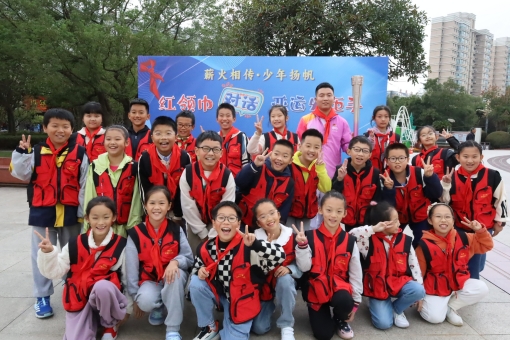 对话亚运火炬手.jpg 对话亚运火炬手.jpg